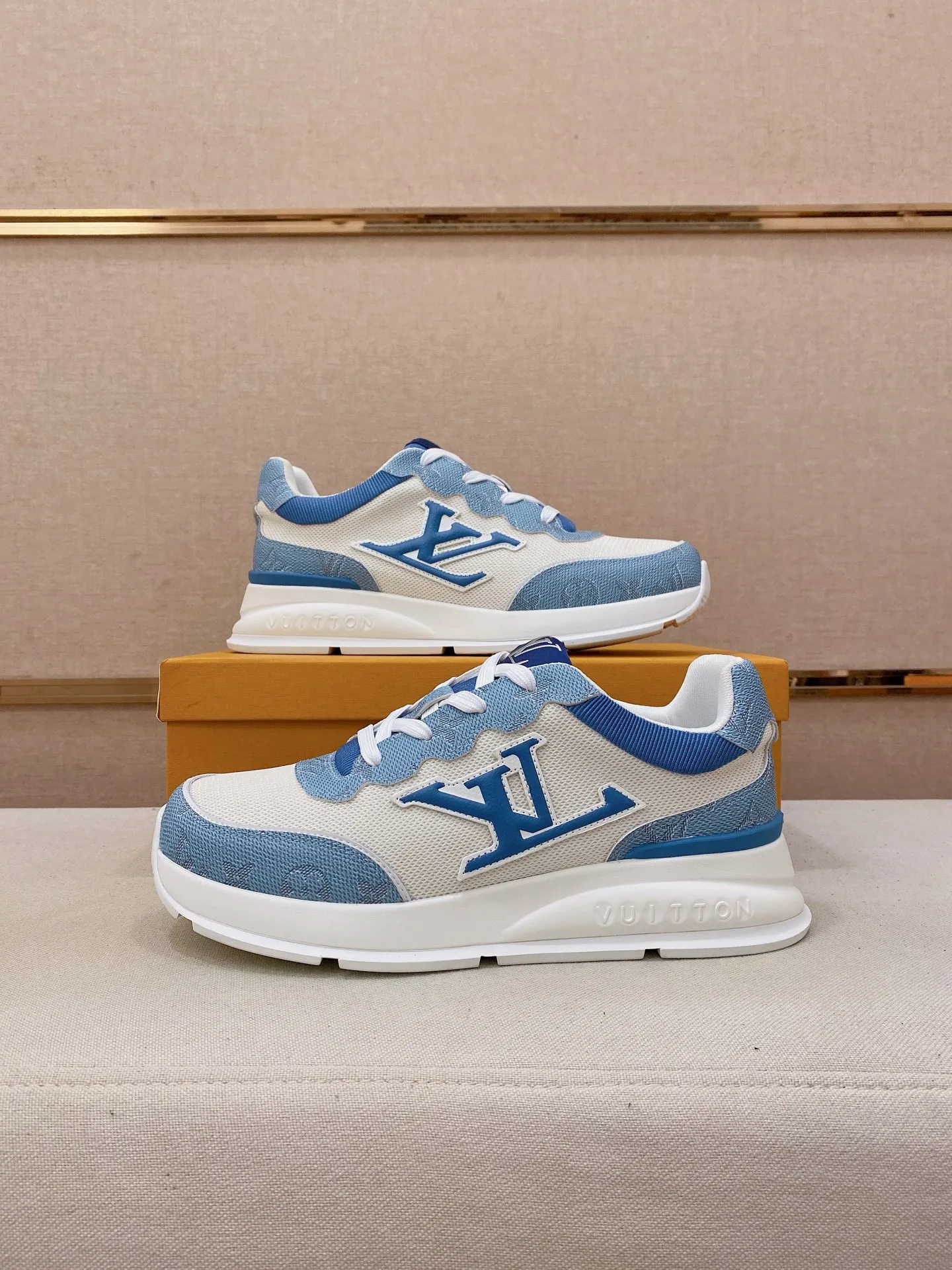 Men's shoes💰 462💰louis vuitton (Louis Vuitton/lv)🔍🔍The new counters are on sale at the same time. The uppers are imported from Italy. ️Re-engraved🇮🇹💪💪, ⚠Sole: The original sole is specially provided by the original factory, the exclusive movable molded sole is super comfortable, ⚠Original factory follow-up goods, 🔍🔍high quality, you can go in and out of the counter at will, welcome to compare⚠. Code number: 38-44 (45/46 customized, non-refundable)